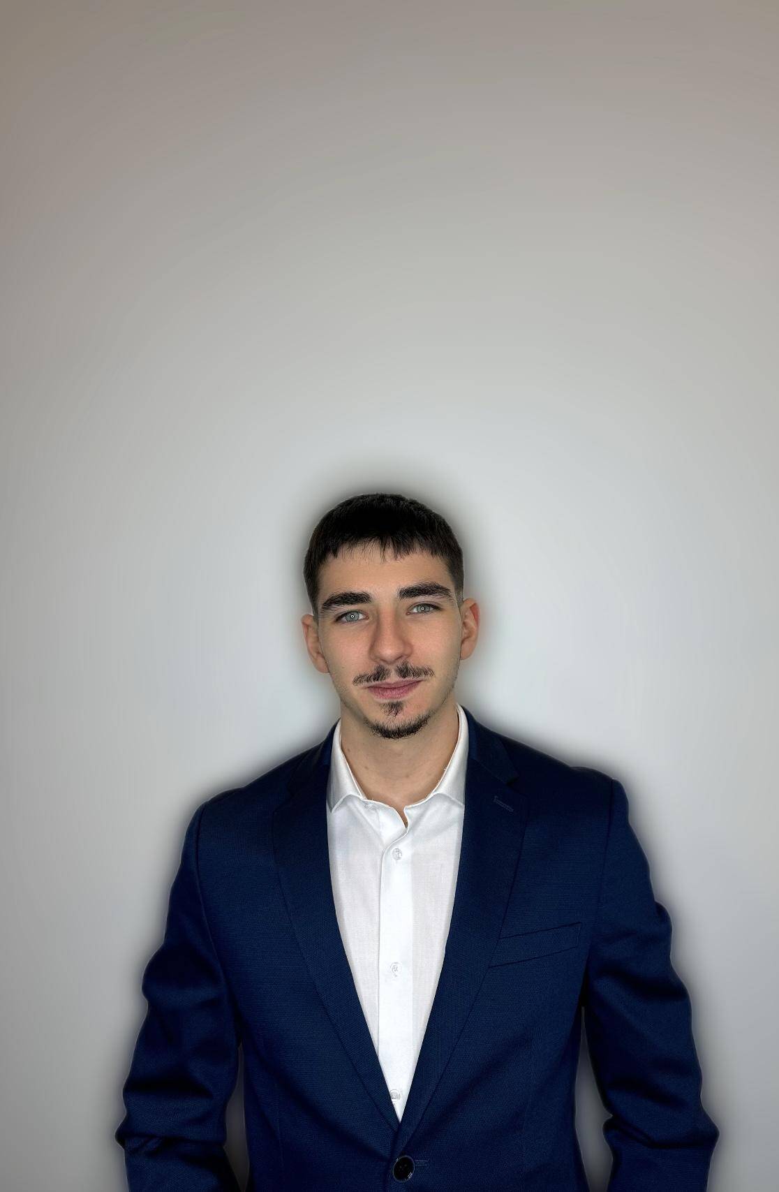 Tom Debout - Consultant IT Finance / P2P & Dématérialisation 