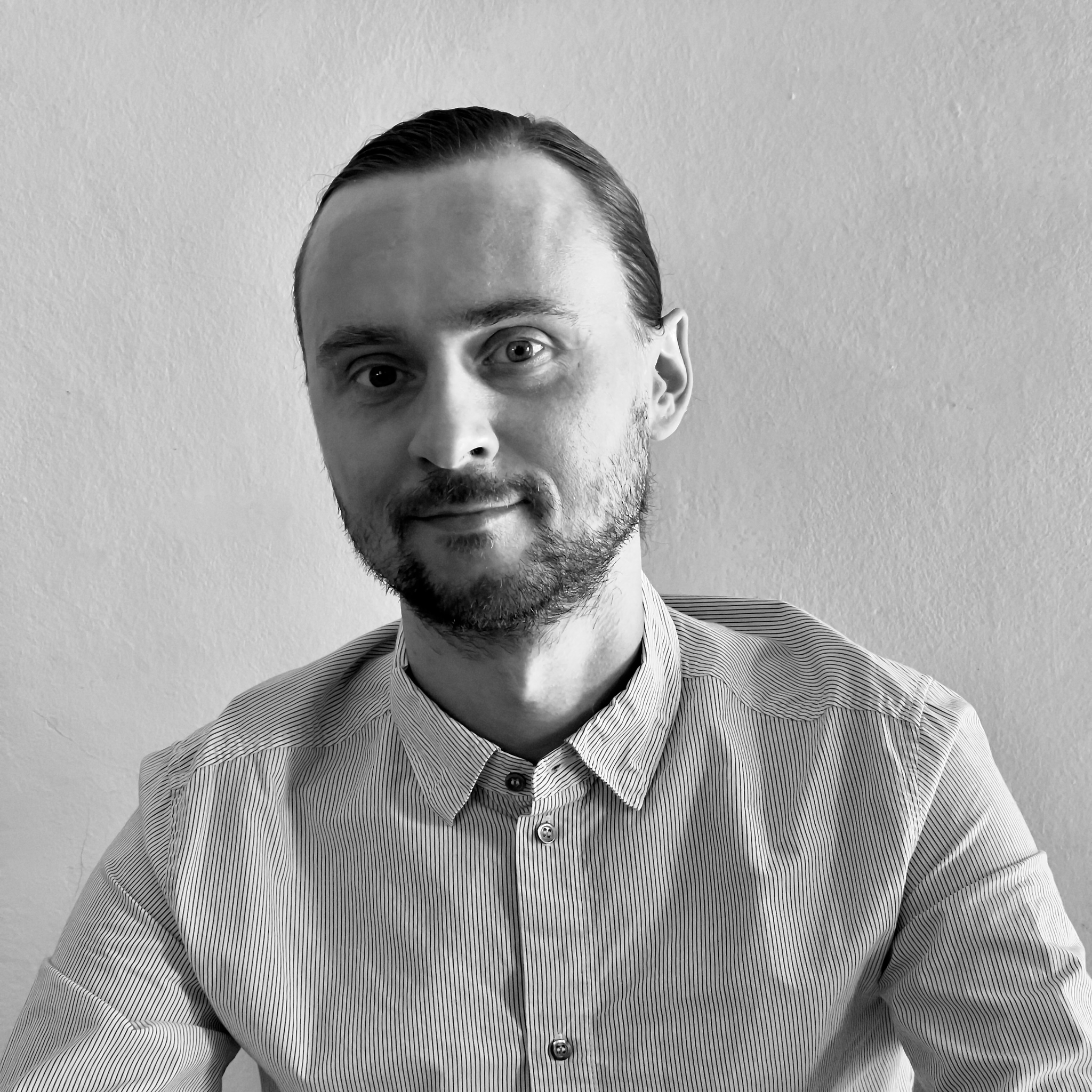 Nikita Khilko - Consultor en Automatización con IA para Marketing