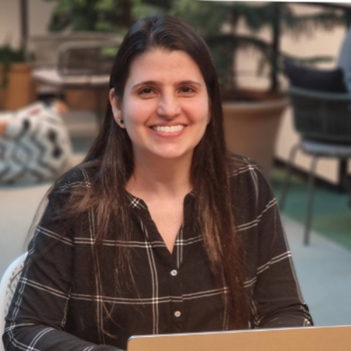 Larissa  - Software Engineer | SAP Commerce Expert | AI Exp