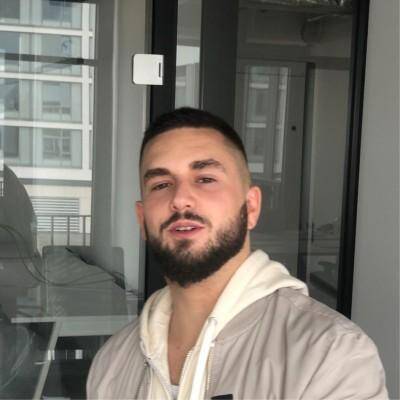 Laurenz V. - Senior Entwickler | PHP, Laravel, Python, JS/TS 