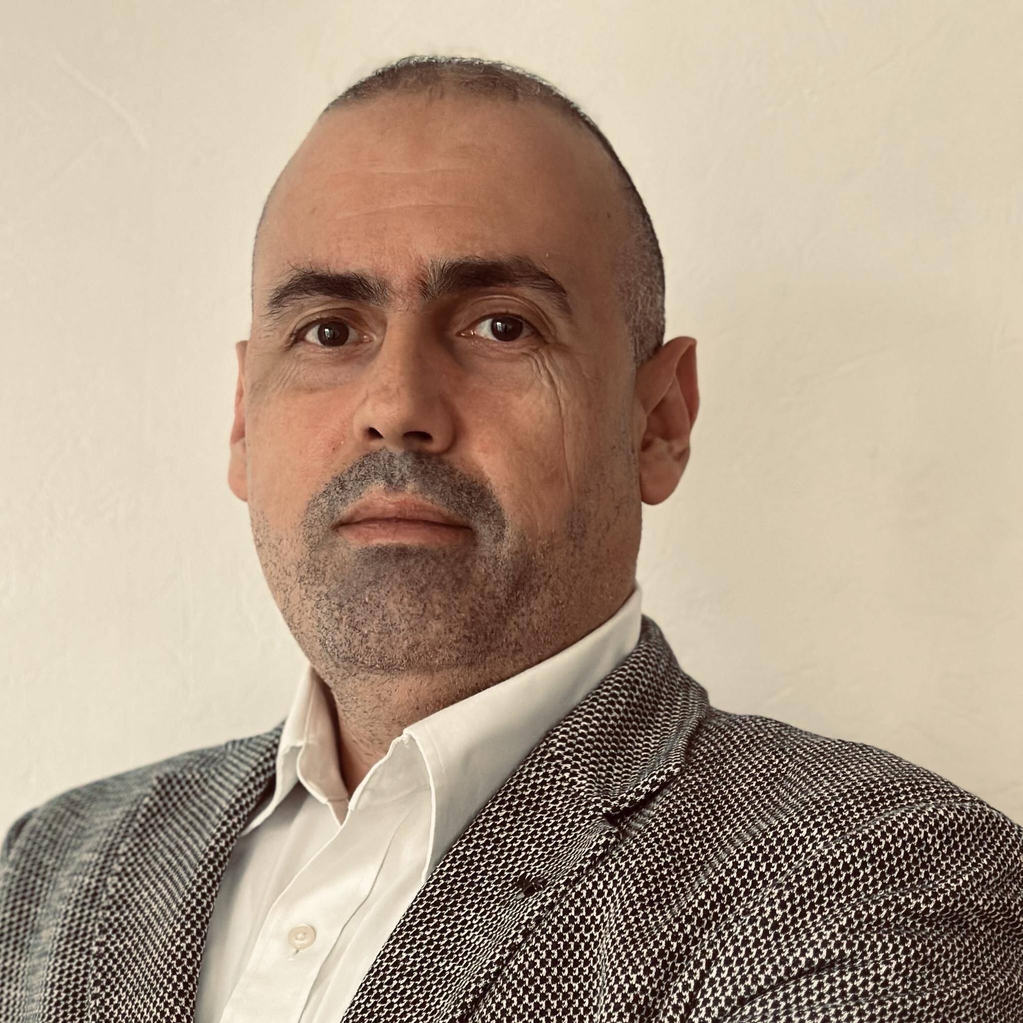 Anis  - Consultant SAP BI