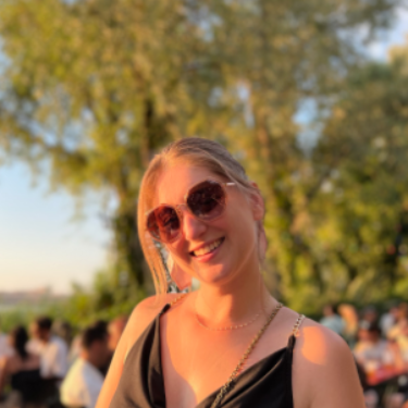 Virginie Estienne - Chargée de Communication 360° & Community Manager