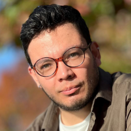 Cesar Lozano - Diseñador Gráfico Freelance