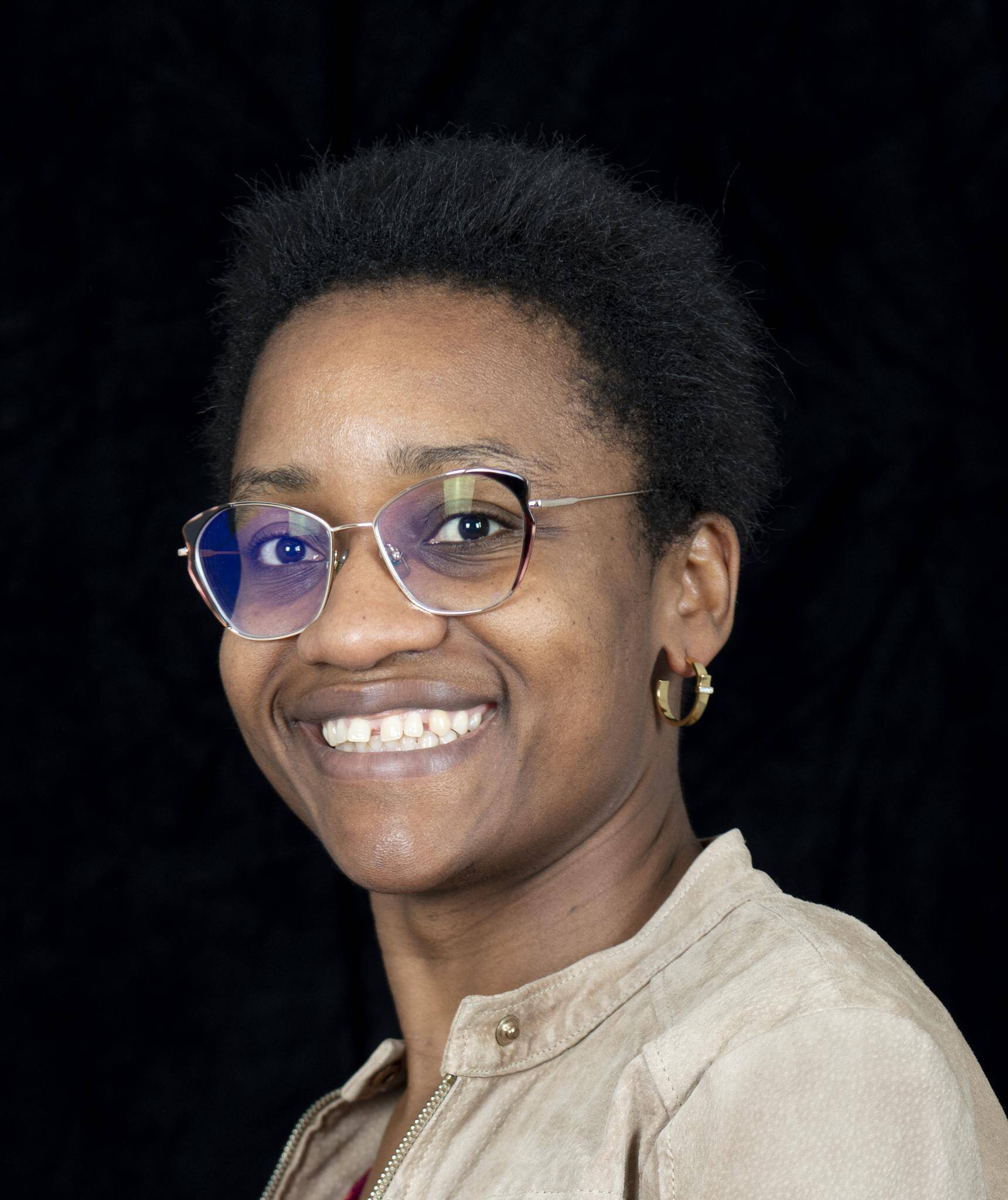 Dorine Fouossong - Cybersecurity Leader | GRC, Transformation SI
