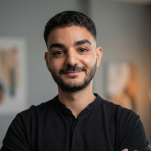 Ledia Agency - AI Visual Artist & Product Photographer