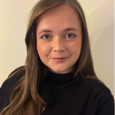Julia  - Accountant