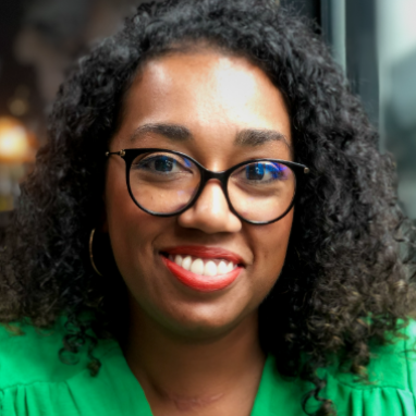 Manika Porreweck - Community Manager & Graphiste