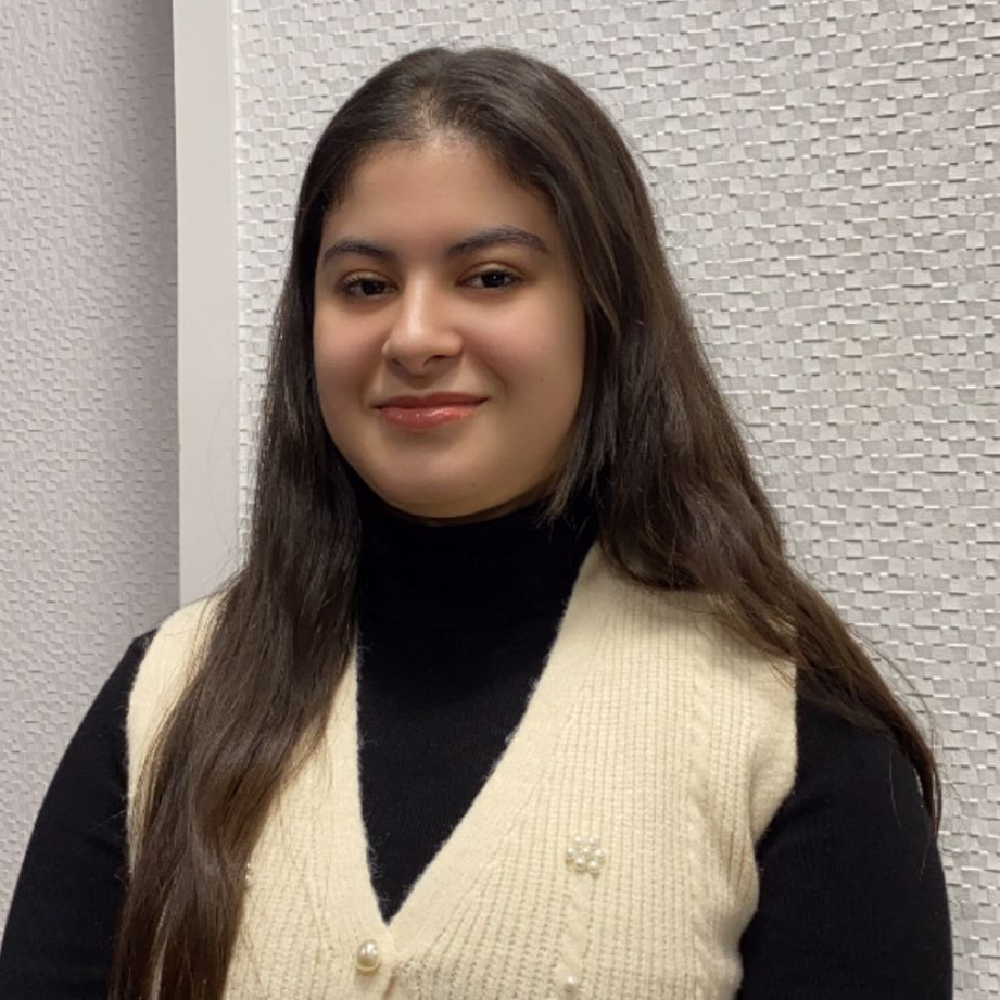 Roza  - Chargée de relation client / Customer Care junior