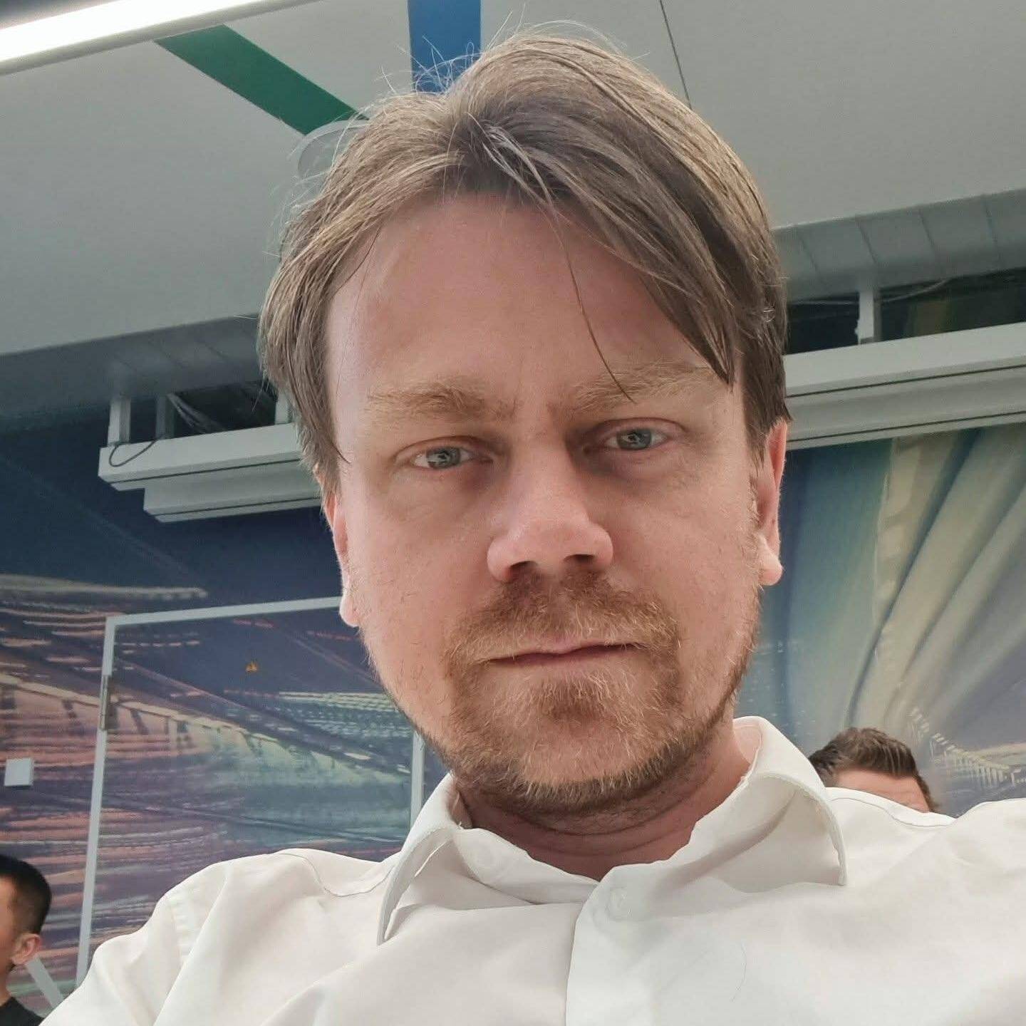 Denis Ragozin - I make engineering teams ship again.