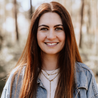 Carolin Menrath - Brand & Content Studio für KMU | Design/Social/Web