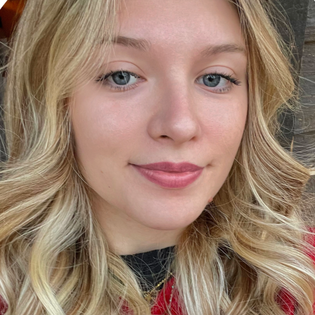 Emilie S. - Social Media Manager | Création de contenus