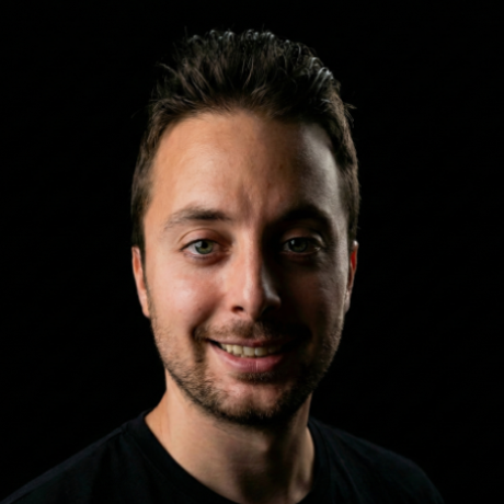 Carlos B. - Consultor de Automatización e Infraestructura IA