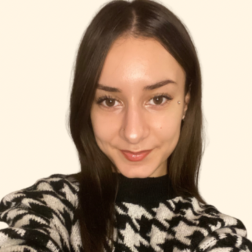Assia Darrazi - COMMUNITY MANAGER