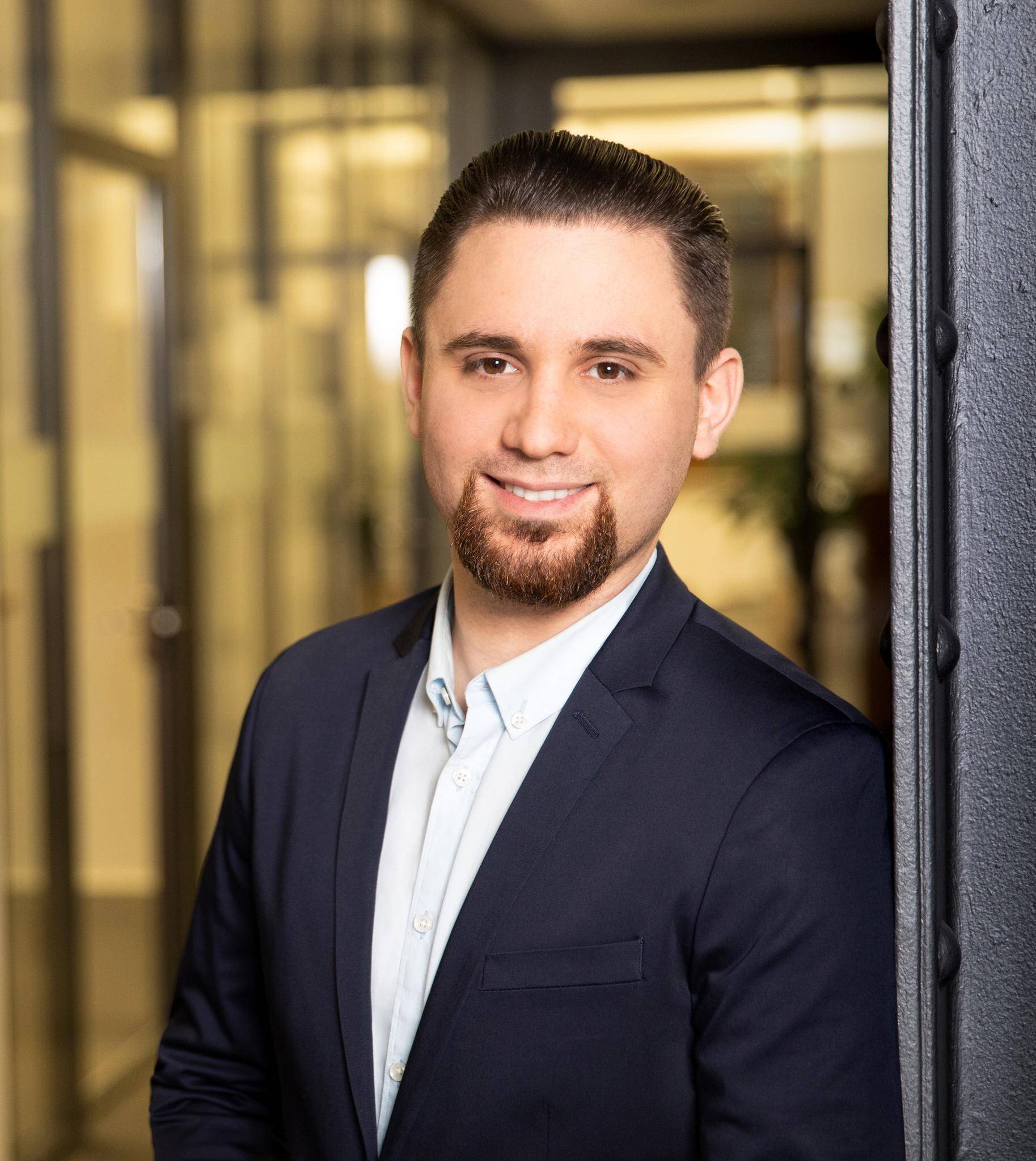Kevin G. - Interim HR Business Partner