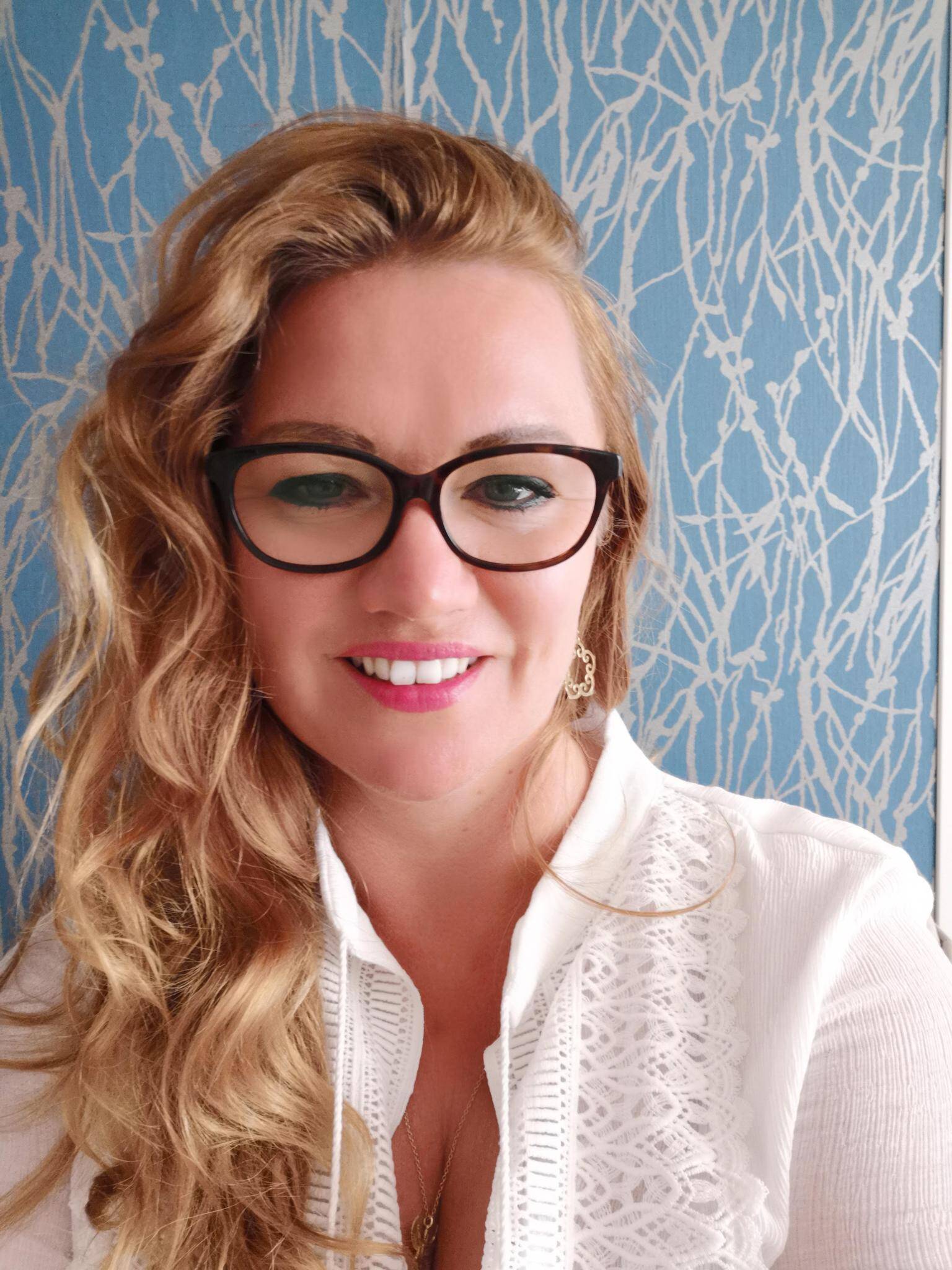 Eva R. - Digital Business Consultant E-Commerce Advertising