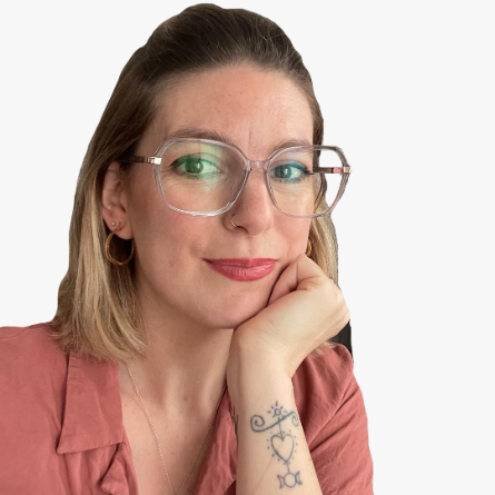 Adélie  - Content and Project Management Expert