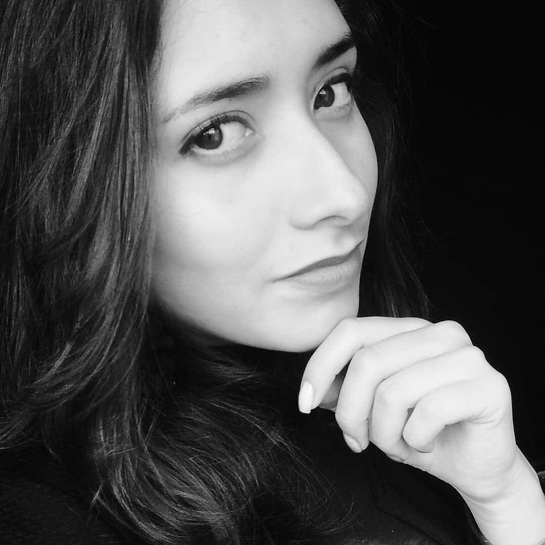 Roxana M. - Social Media Strategist · Contenido, Copy y Diseño