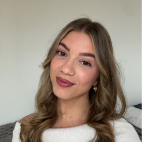 Amélia Laroche - Créatrice de contenu UGC