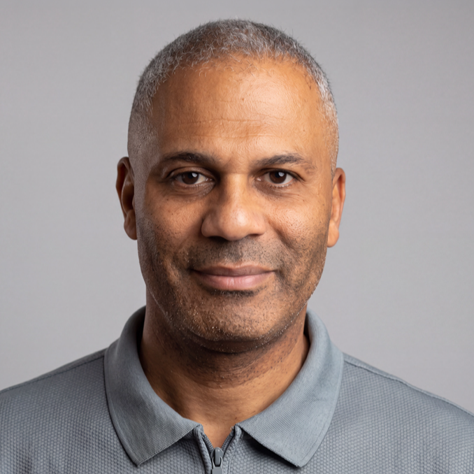 Auguste Amoussou - DA senior - Image de marque, supports stratégiques