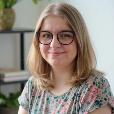 Annabelle C. - Social Media Manager | Pinterest, Threads & IA
