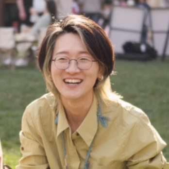 Yiwen Zhu - Research Operations/UX Project Manager