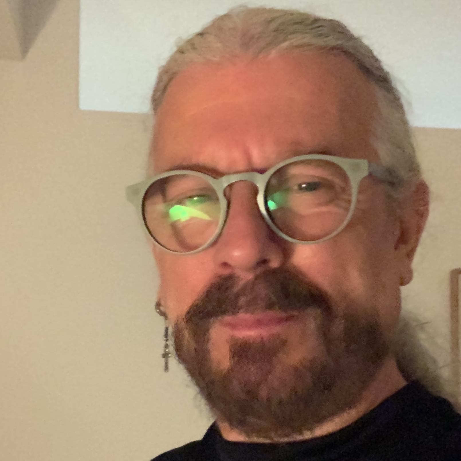 Victor Manuel  - Voice Over, writer, voiceover artist, dubbing artist, AI therapist