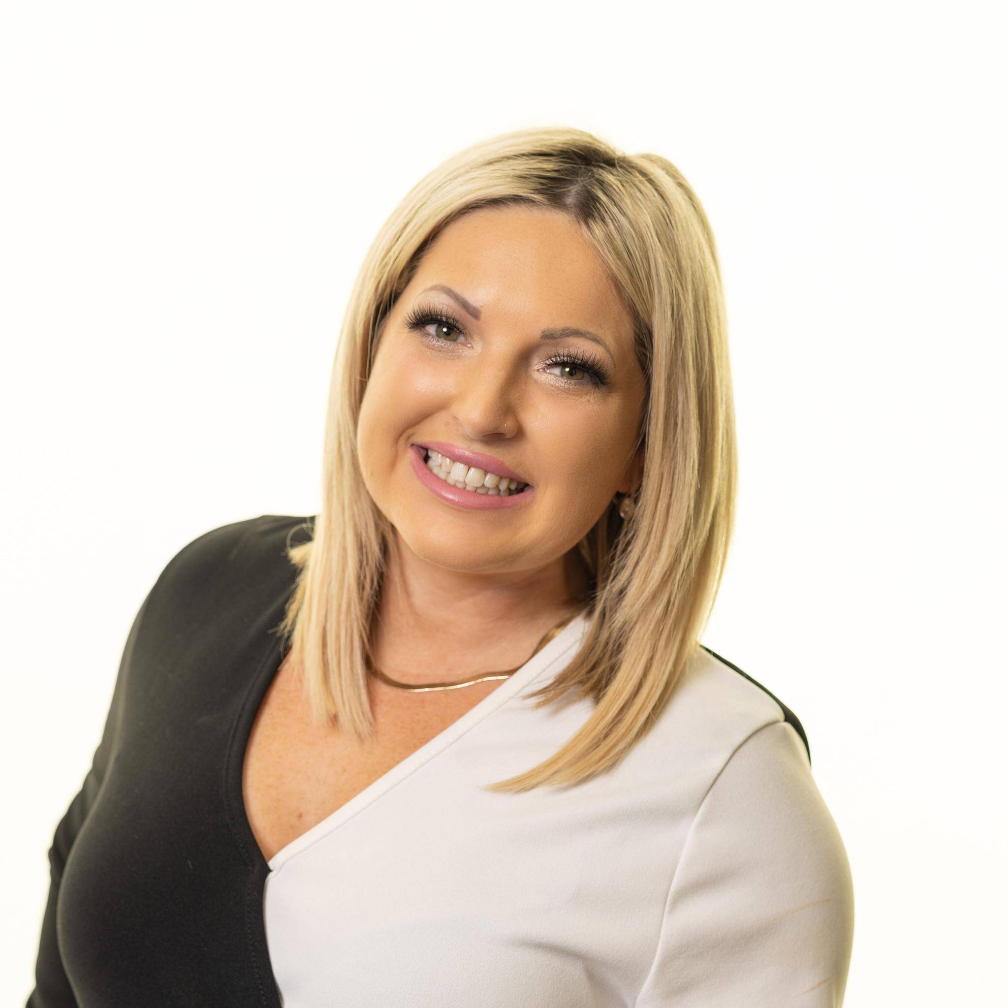 Miss Robyn Walters