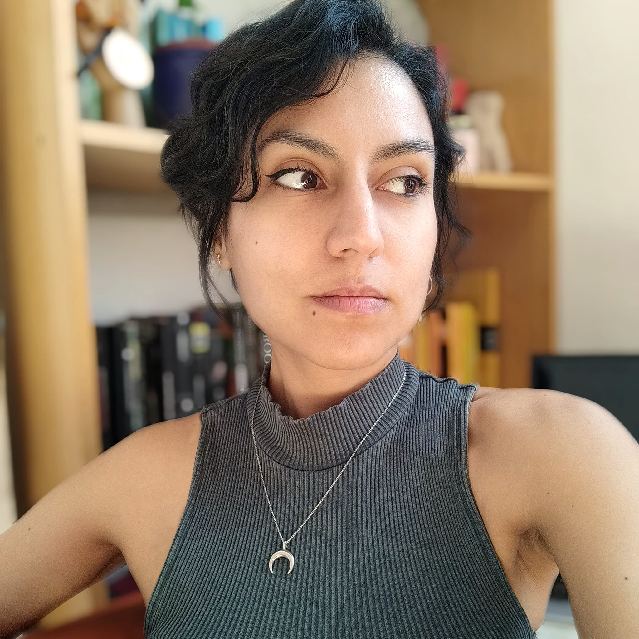 Elizabeth Palau - Freelance Graphic Designer