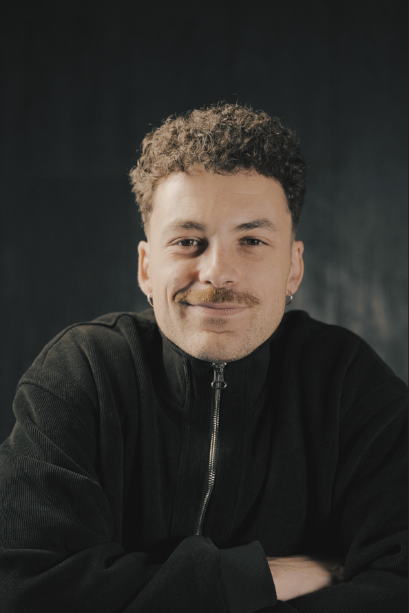 Mario Flores - Copywriter I Social Media I Content Designer