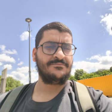 Hocine  - Correcteur Académique et Relecture de Thèses