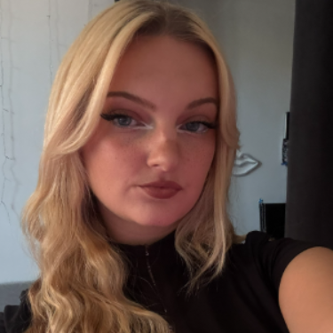 Lucie Schottey - créatrice de contenu & UGC
