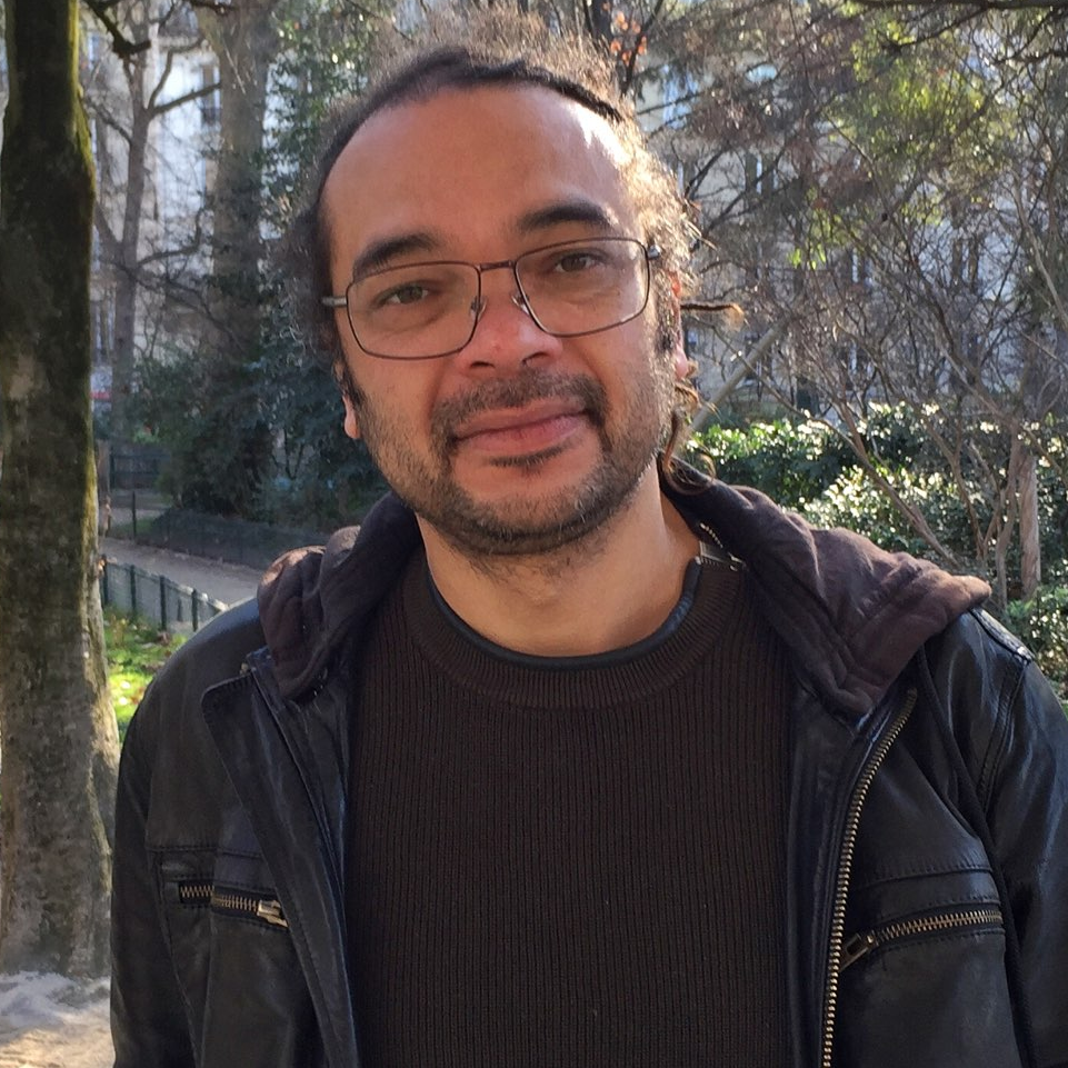 Raphael Domergue - Rédacteur web SEO, éditeur livres imprimés, ebooks
