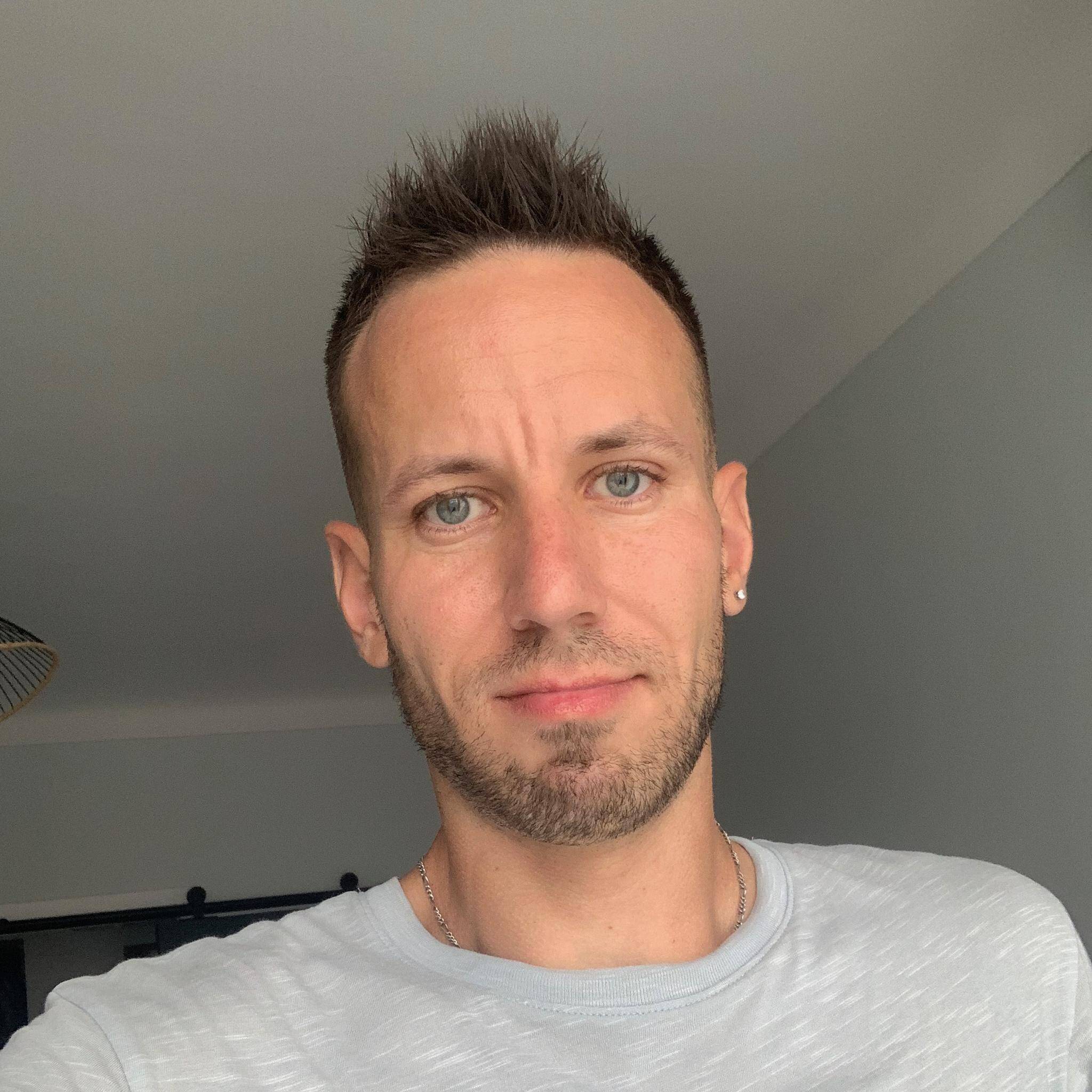 Michal Ivaska - Développeur Mobile Flutter + Backend Laravel