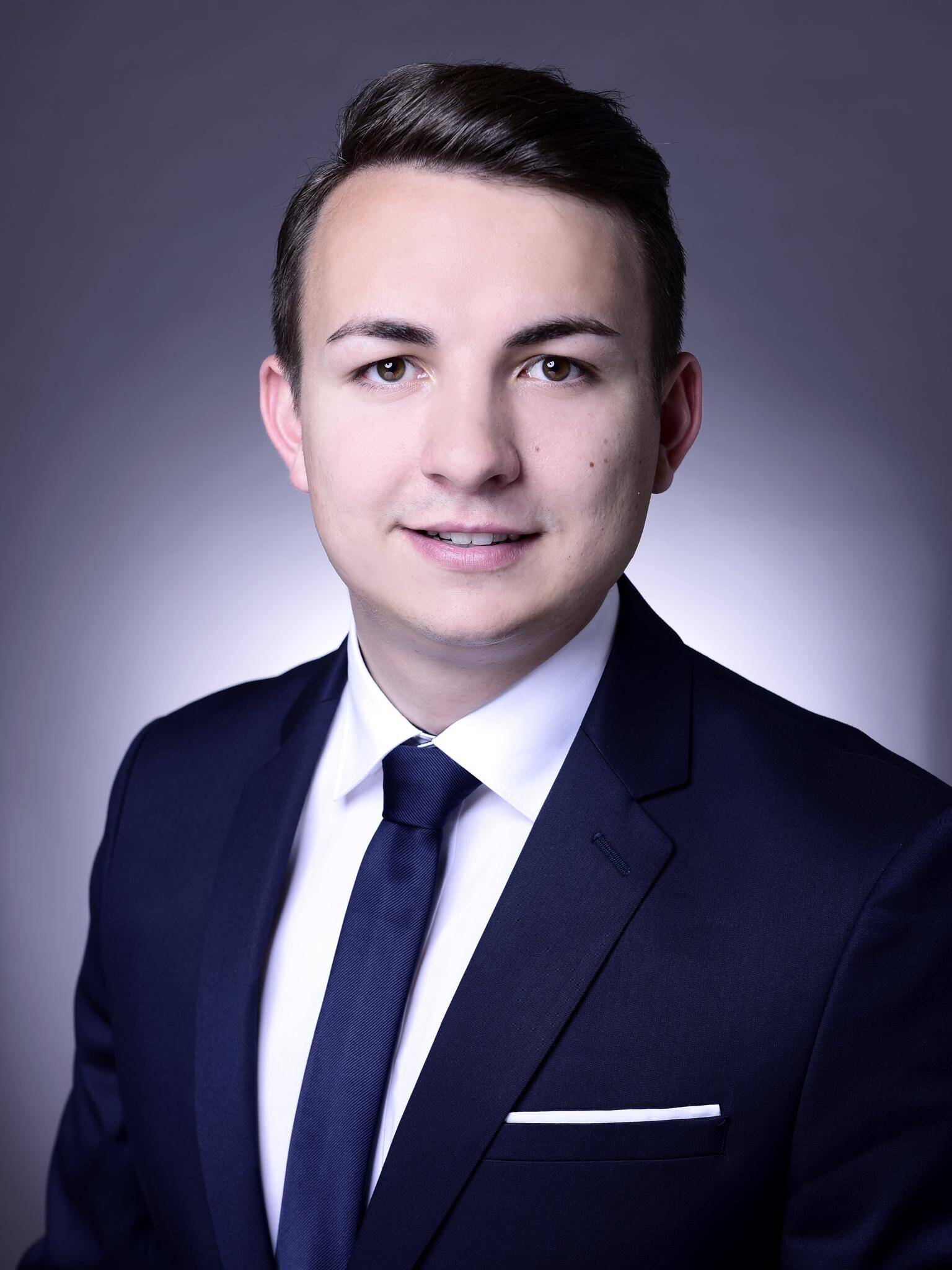 Daniel Hilfer - Business Analyst / Projektleiter Managementberater