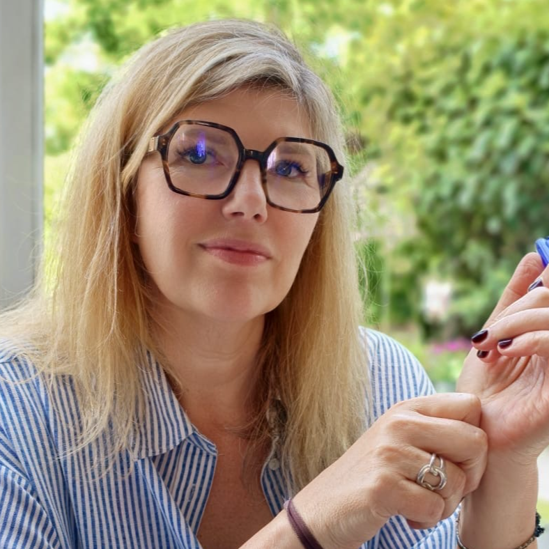 Sylvie V. - Finance Manager