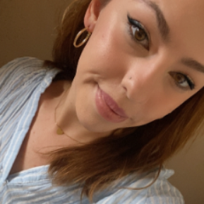 Julia B. - Service Administratif et pré-comptabilité