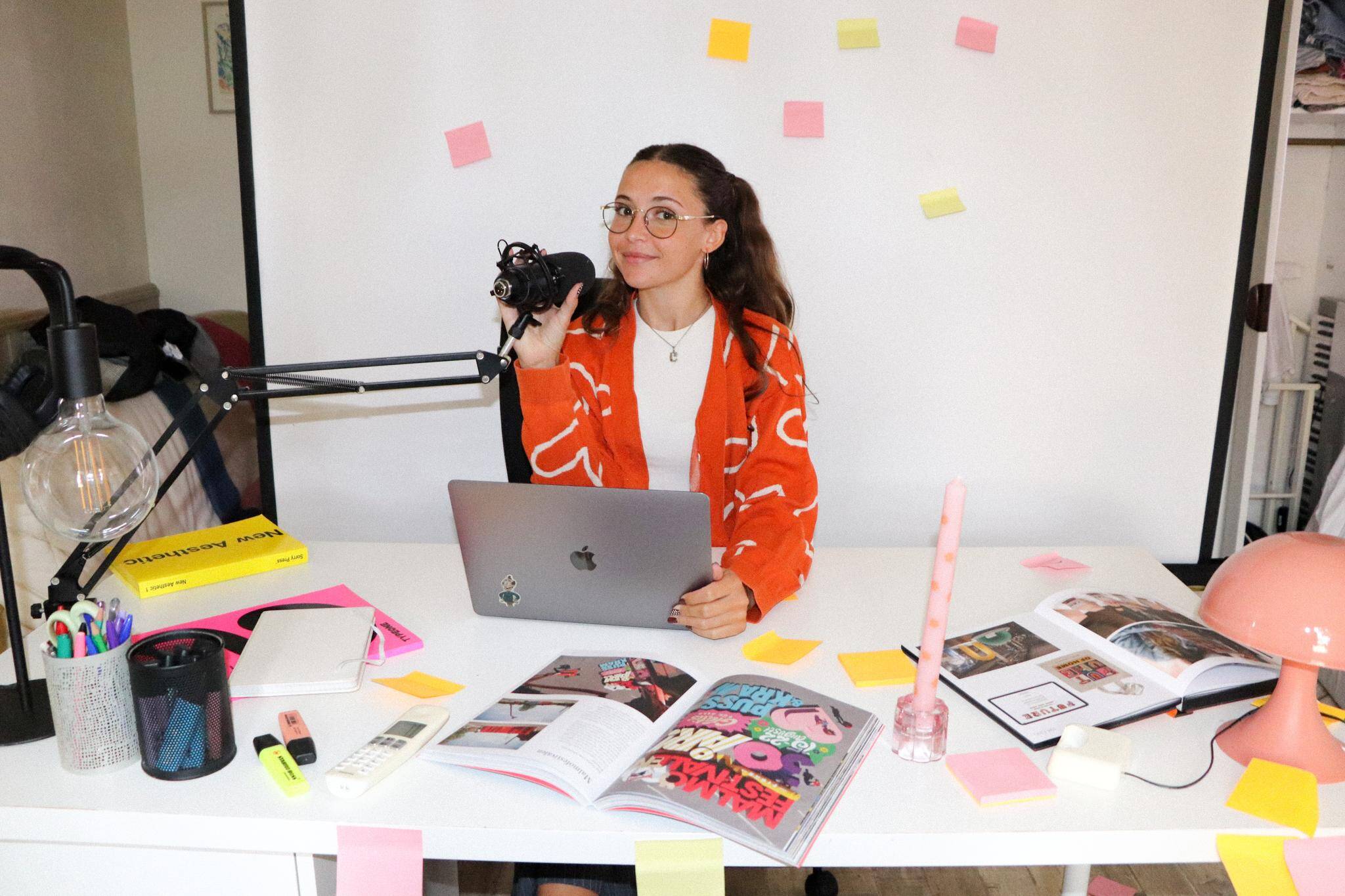 Cassandra Candido - Graphic designer