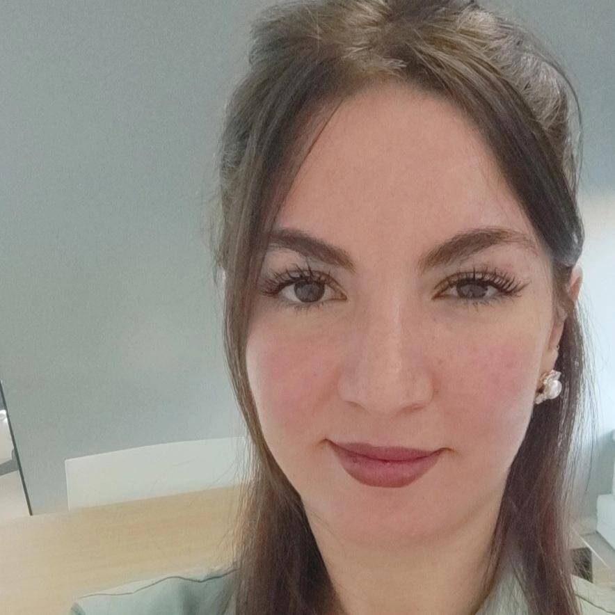 Nesrine R. - Consultante en management, organisation administra