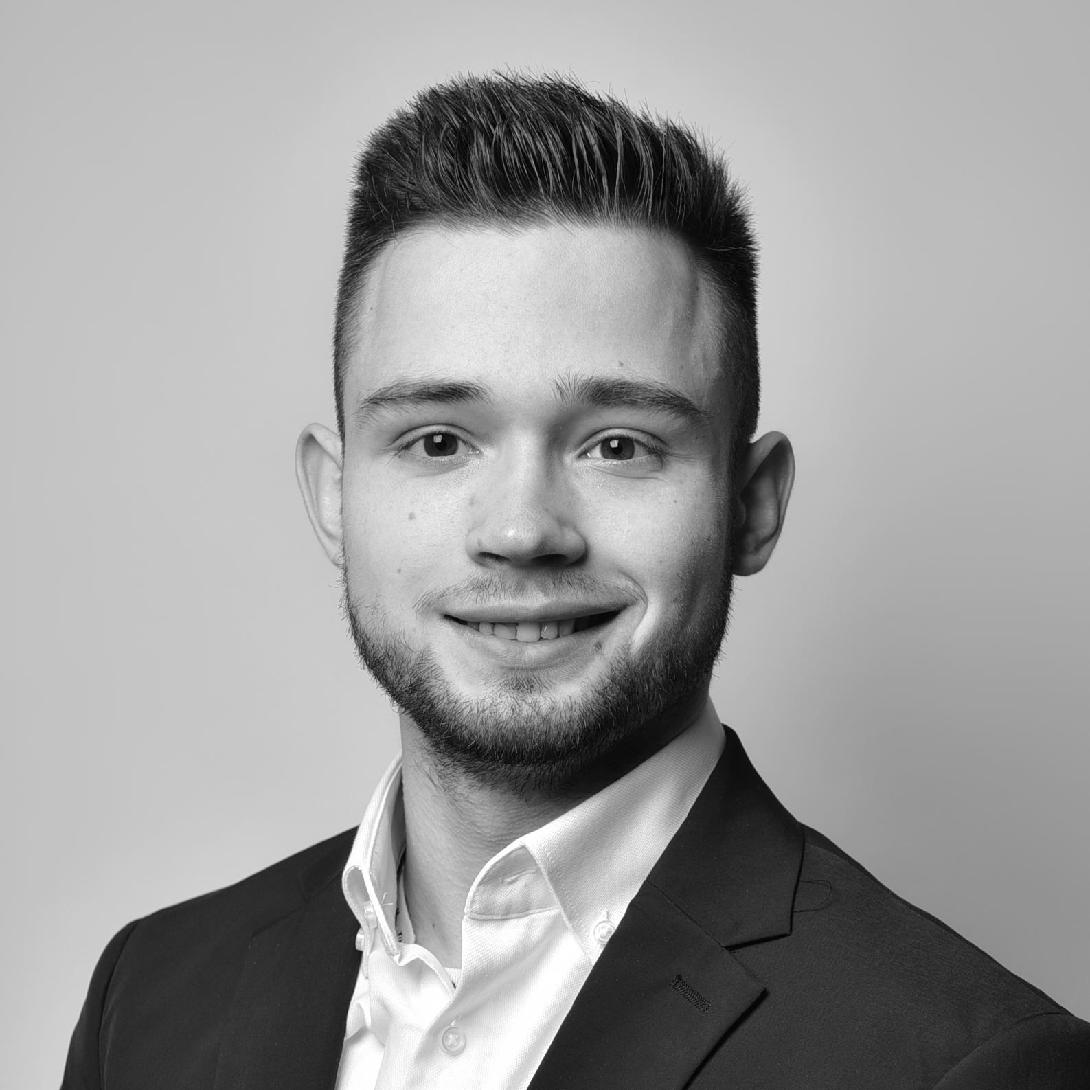 Simon Wischnevetski - React & Django Fullstack | React Native Entwickler