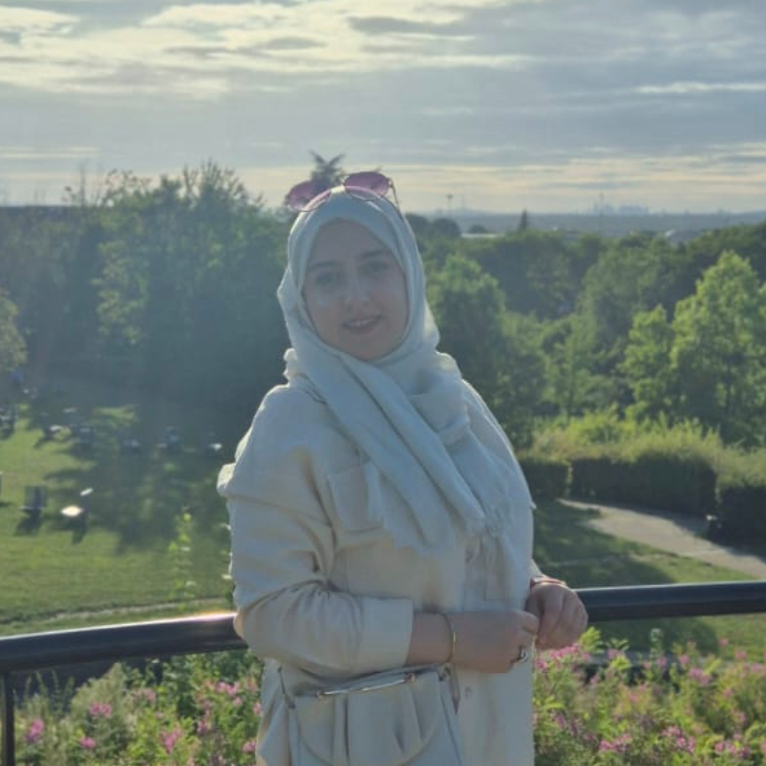 Yasmine M.