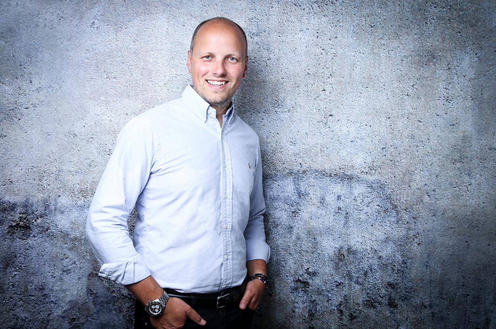 Manuel Zenker - Branding | Präsentation | Marketing | Design