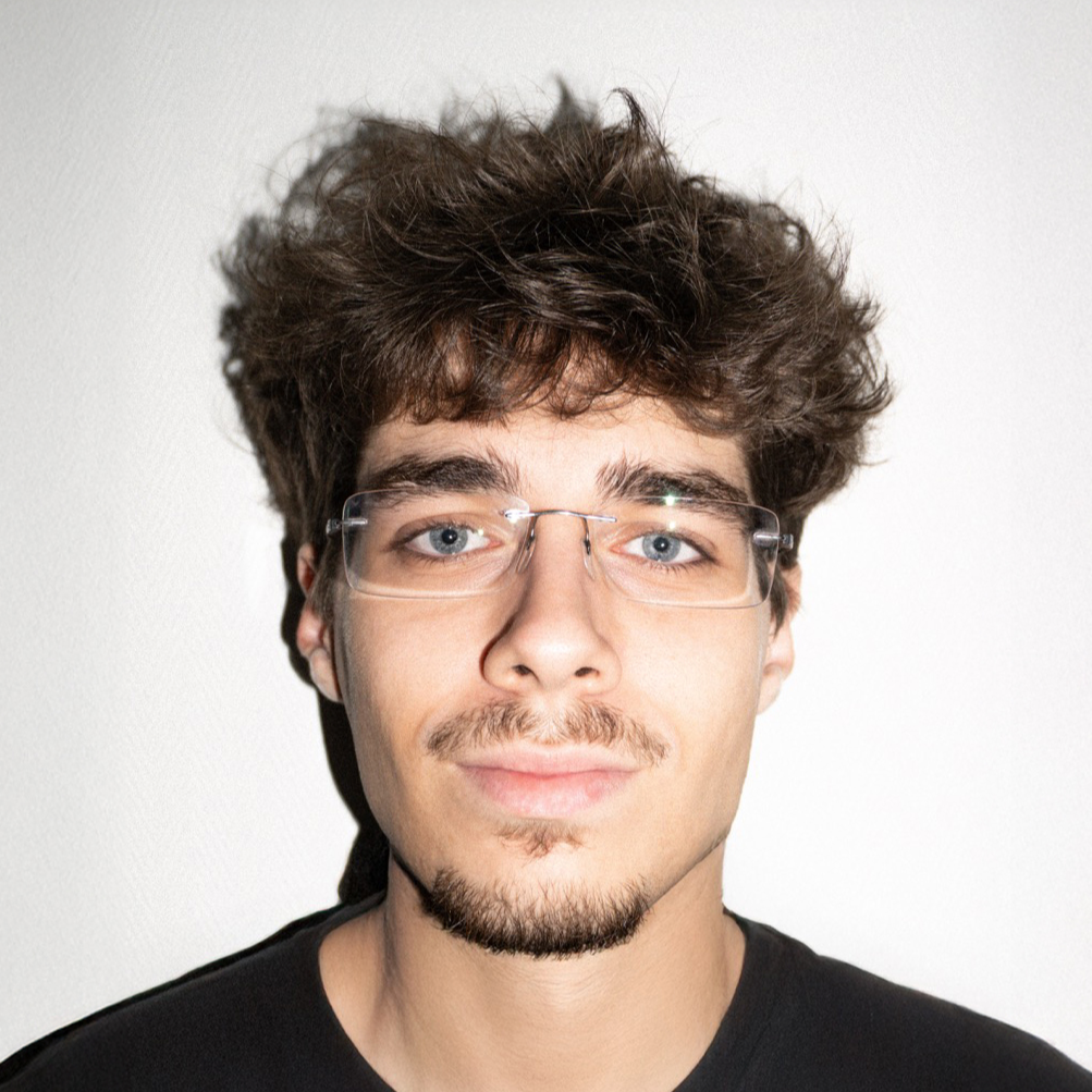 Maxime L. - Graphiste | Meta ADS; Affiche; Identité visuelle
