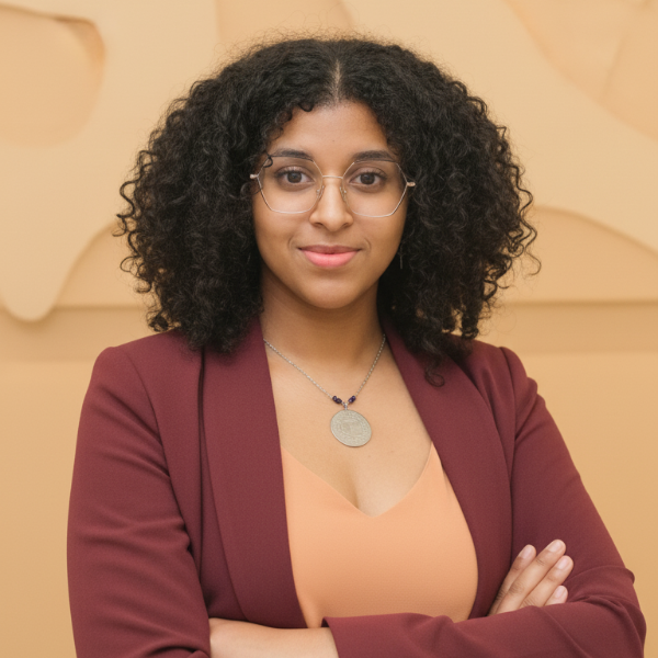 Aïssa Elisabeth B. - CM Spécialisée PME B2B — LinkedIn + Instagram