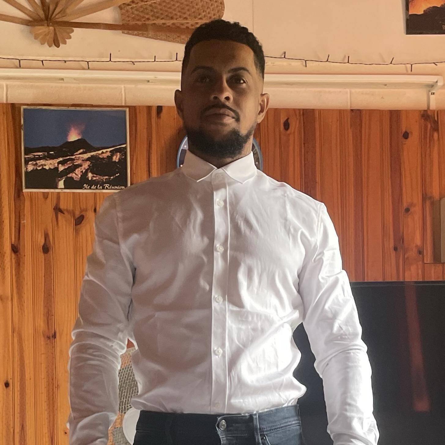 Hassan Burel - Manager