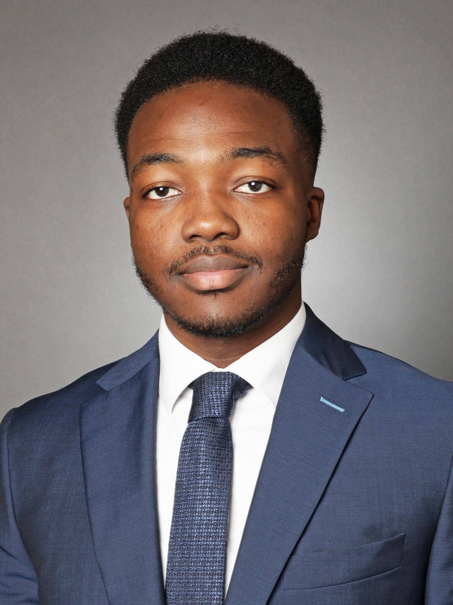 Ange M. - Business Analyst Senior |Reportings réglementaires