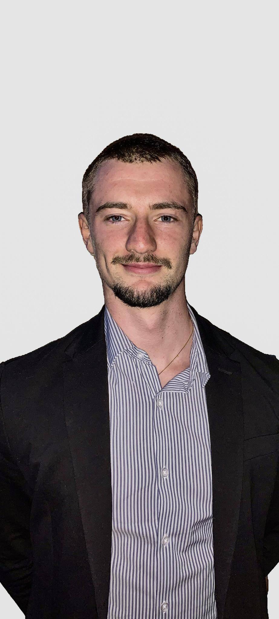 Enzo Farné - Community Manager 