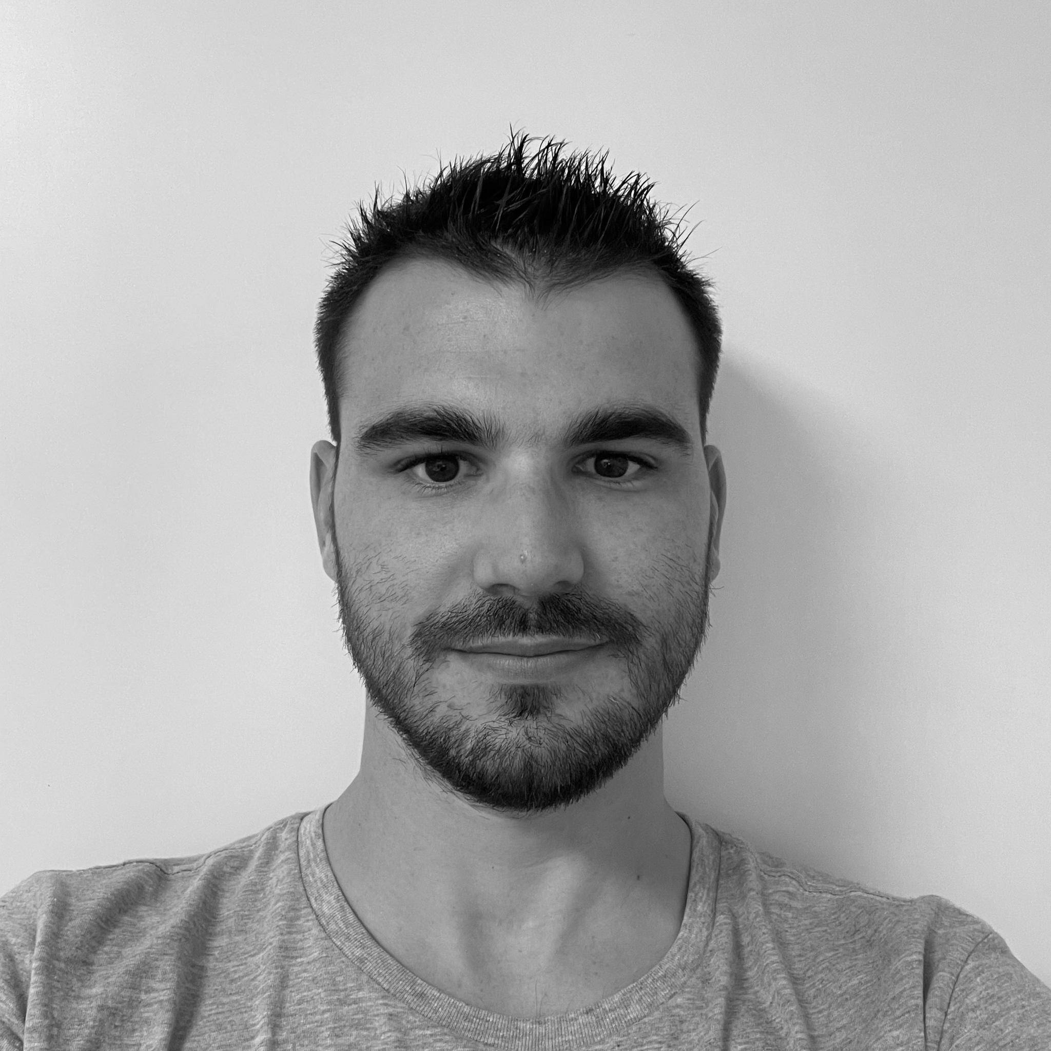 Romain Bova - Développeur Angular