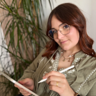 Sophia Berne - Community Manager