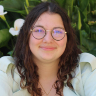 Ella Tyson - Étudiante