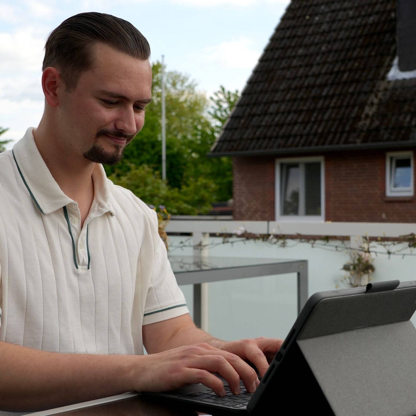 Florian Runge - Business Administrator & Copywriter